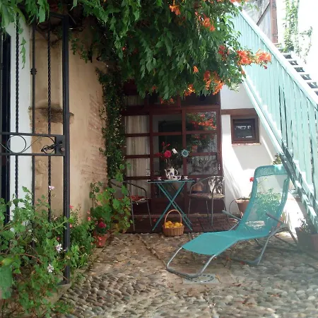 Patio Del Limonero شقة